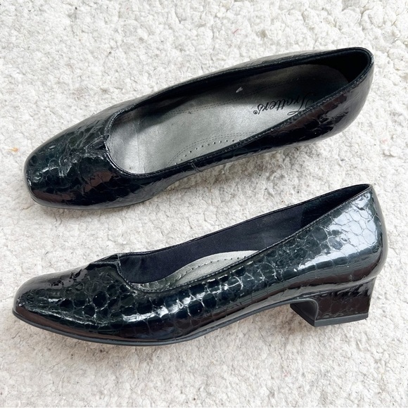 Trotters: Black Patent Leather Reptile Print Business Kitten Heels Size 8 - Picture 1 of 9
